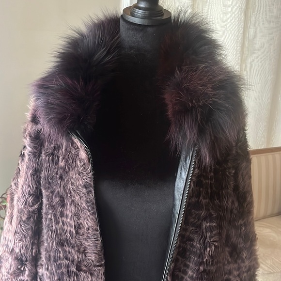 💕💕beautiful burgundy fur coat - Picture 1 of 10
